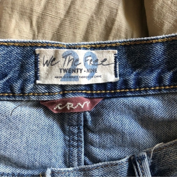 Free People We the Free Crvy Distressed Frayed Denim Shorts Size 28 - Picture 11 of 11